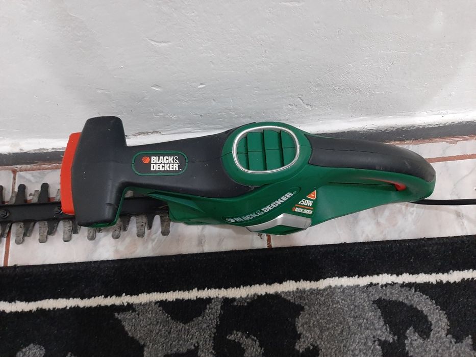 Vând mașină de tuns garduri viu