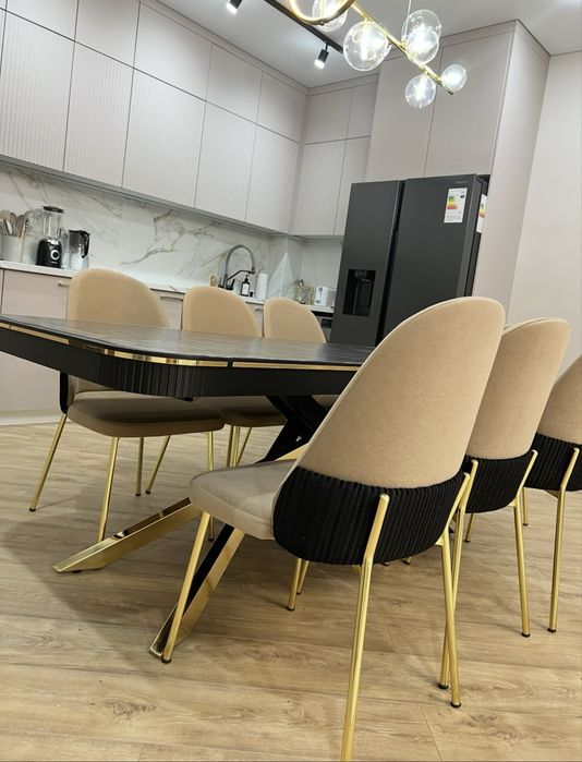 Стол со стульями