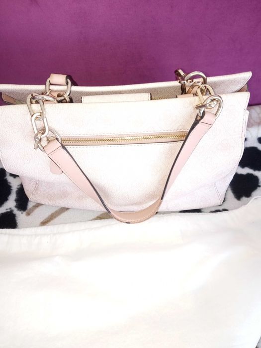 Дамска чанта guess