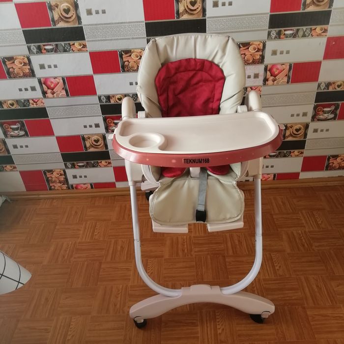 Детский стульчик для кормления
