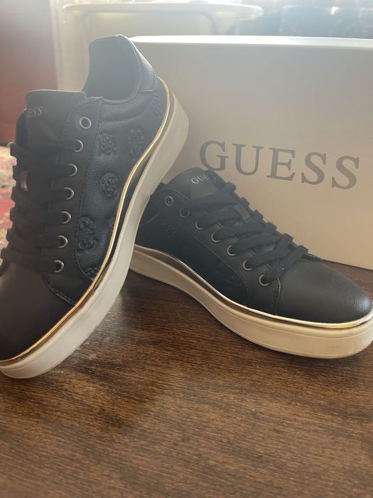 нови кецове Guess