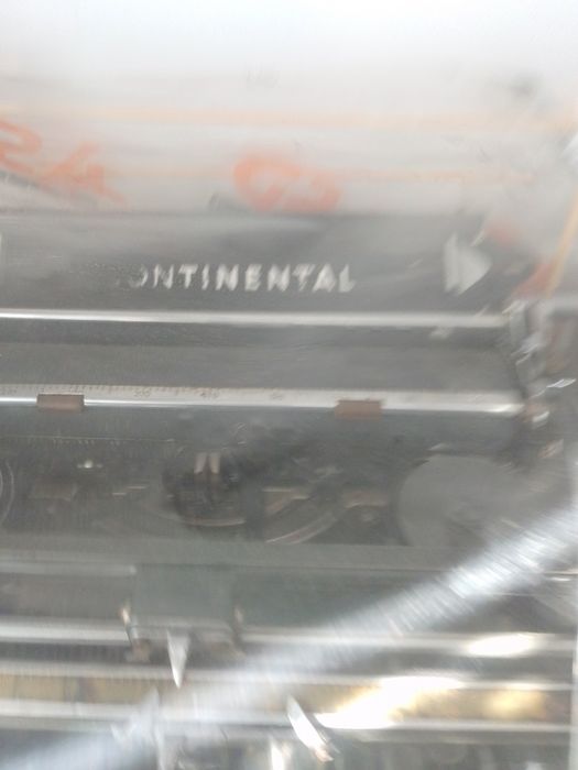 Пишеща машина Континентал на кирилица.