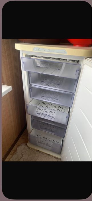 Морозильник.  ,чистый, хорошии