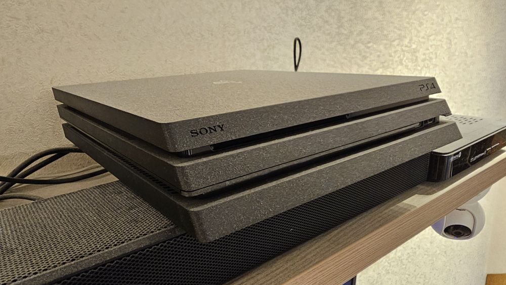 Продам PlayStation 4 pro