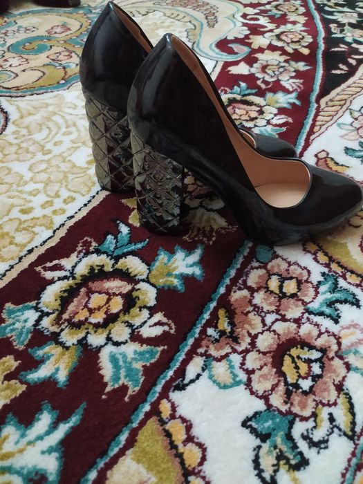 Oyoq kiyimlar sotaman