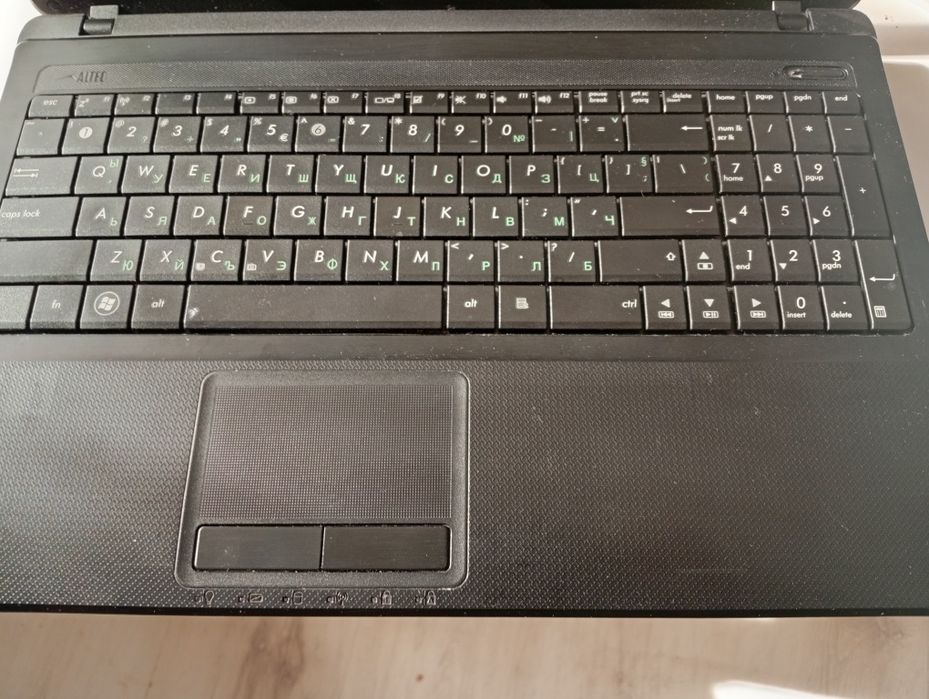 Продава се лаптоп asus
