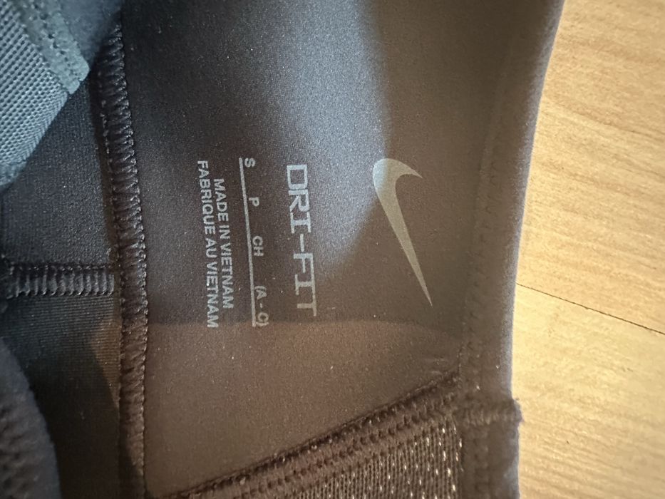 Спортно бюстие найк, ново, без етикет.