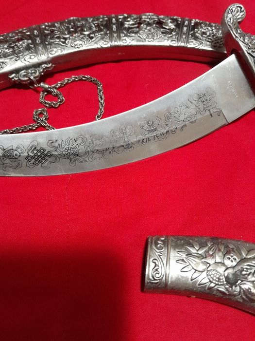 Cuțit / iatagan vintage deteriorat