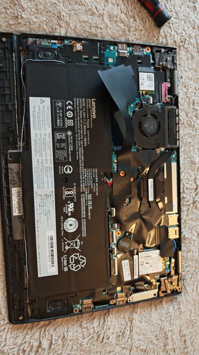 ThinkPad X1 Yoga 2nd 14.1" I7 gen 7 complet nu porneste