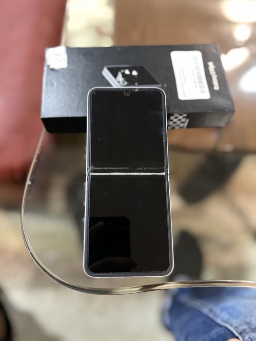 Samsung Galaxi Z Flip6