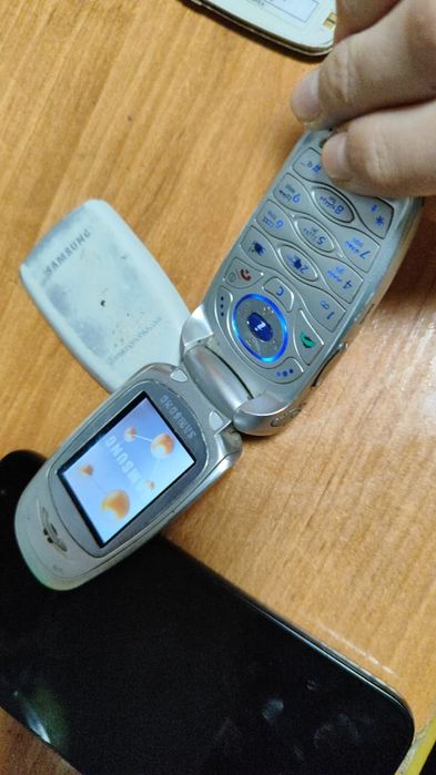Продам телефоны Samsung  раскладушка