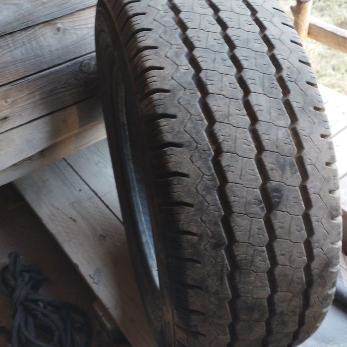 Продам шина  размер 15 с.
