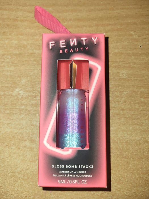 Fenty beauty  новият блестящ гланц Stackz Layered Lip Luminizer