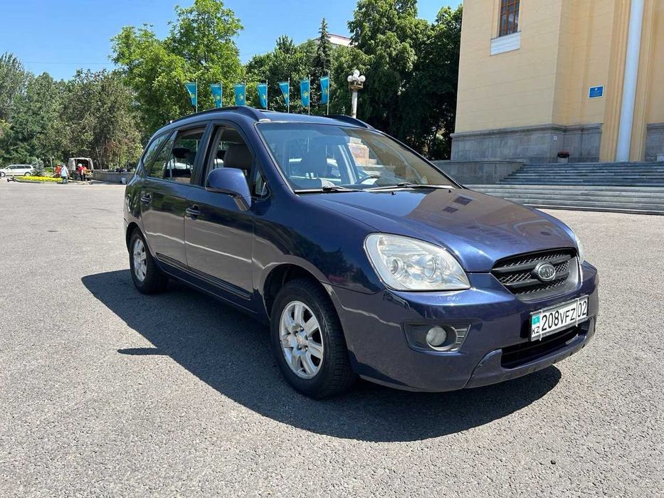 Kia Carans Минивэн