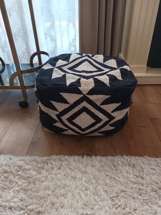 Taburet model geometric, negru cu alb, dimensiuni 40 × 40, înălțime 30