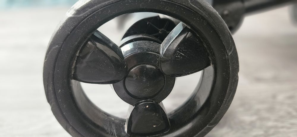 Продам коляску 3 в 1 ,абсолютно новая
