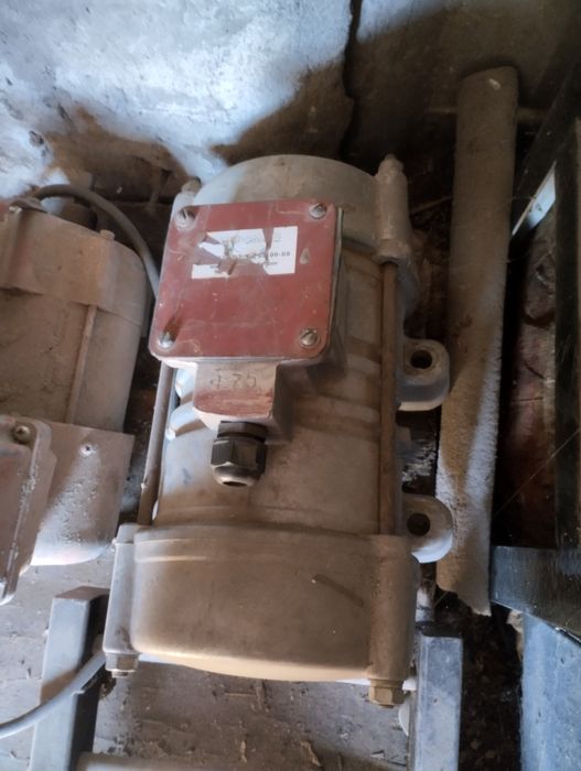 Вибратор площадочный и глубинный