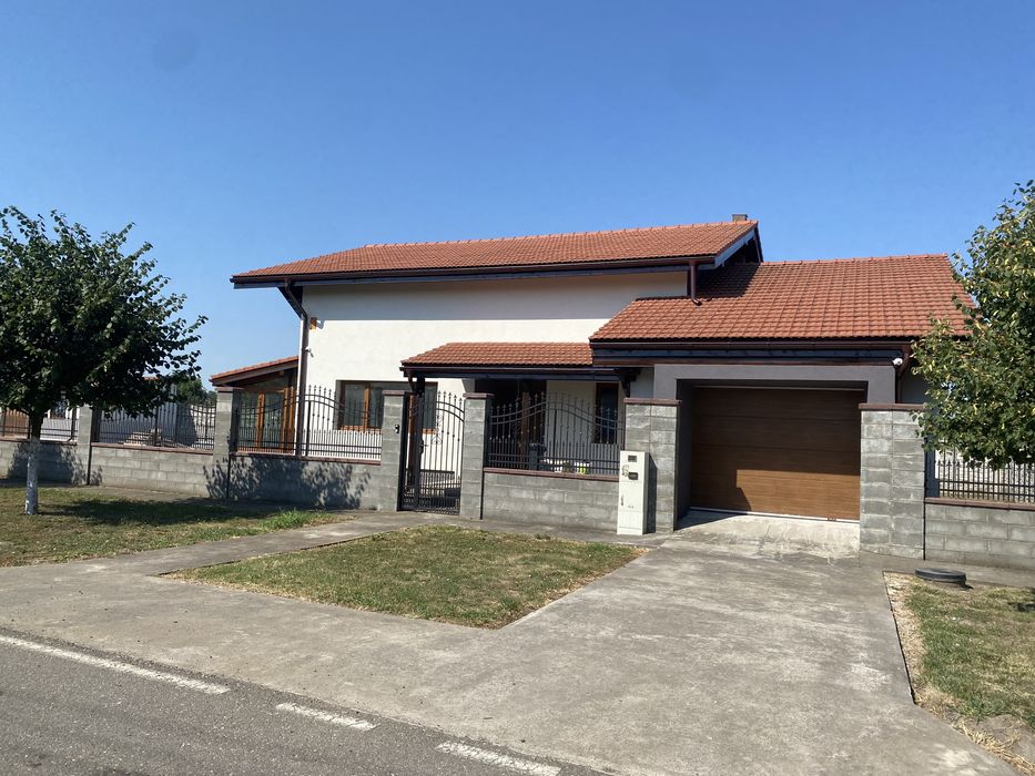 Se vinde casa , com uivar sat Rauti !