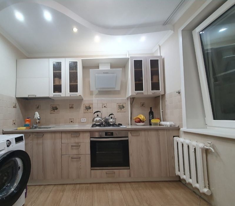 Продам кухонный гарнитур вместе с вытяжкой