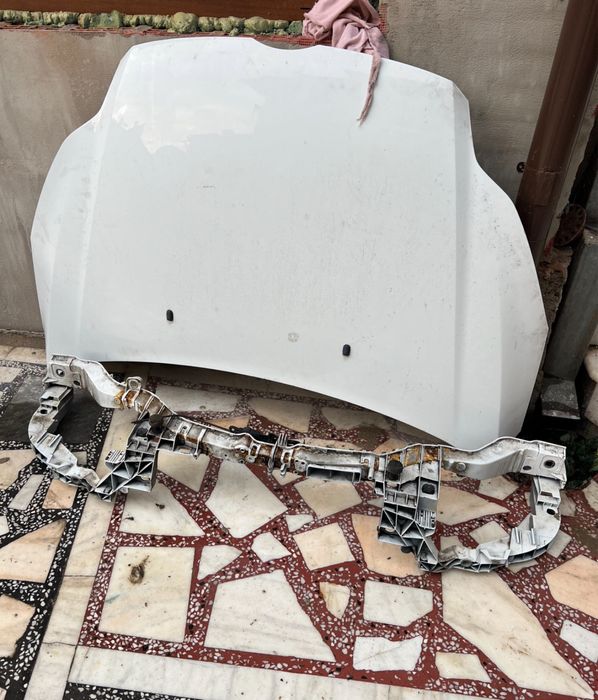 Bara fata faruri capota ford focus 3