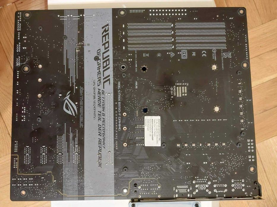 AMD Ryzen 7 5800X + Asus Rog StriX B550-F Gaming