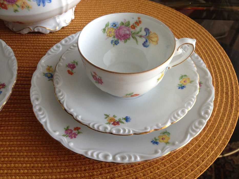 Нови. Красиви старинни сервизи за кафе, чай.