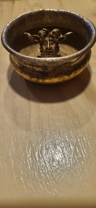 Сребарна фиала  със двоино дъно