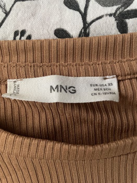 Бежова блуза Mango