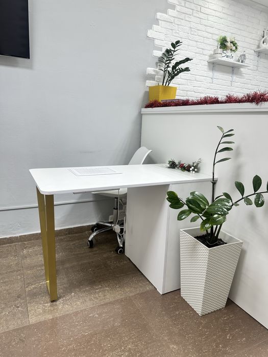 Сдавам в аренду для мастера маникюра