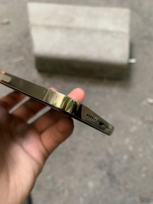 Iphone 12 pro max gold