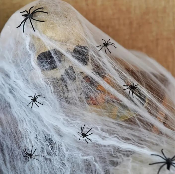 Паутина на хэллоуин с пауками