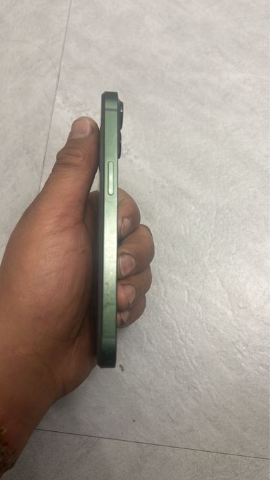 Продам срочно айфон 13