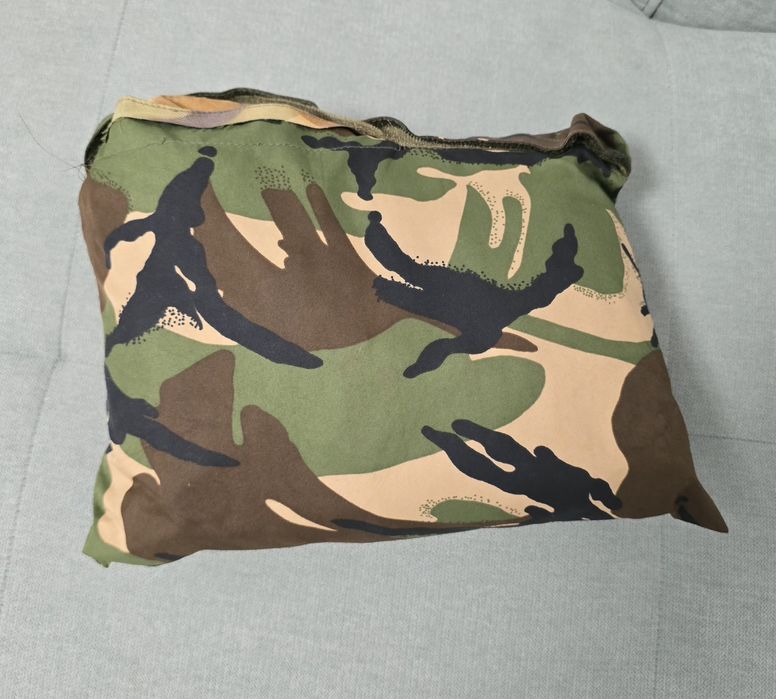 Costum militar impotriva  intemperiilor