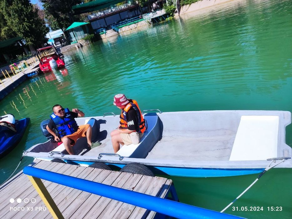 Продам лодку стекло-пластик новая с мотором