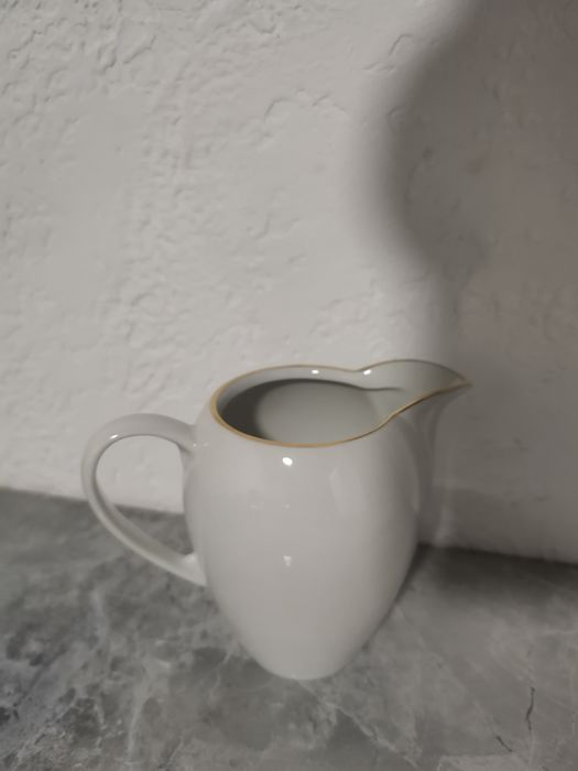 Молочник белый и керамический