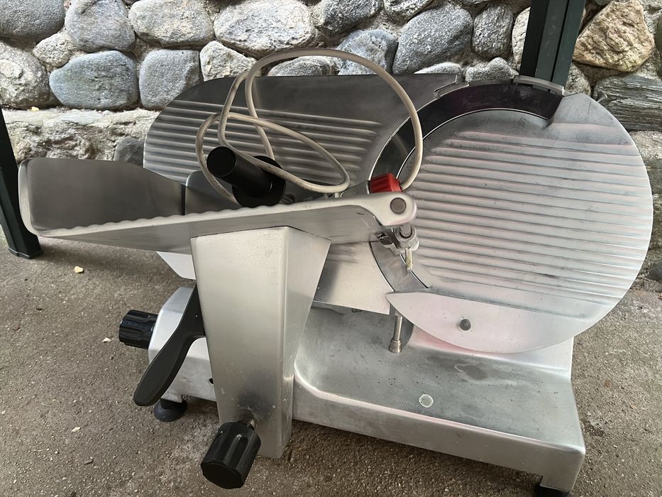 Слайс машина за рязане на меса колбаси сирене кашкавал