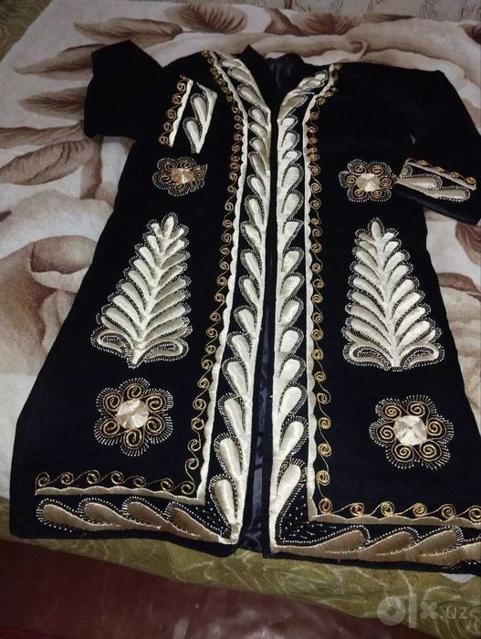 Продам праздничный Зар чапан