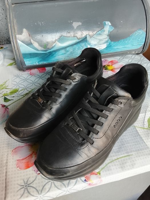 Кроссовки 40 и 38 р