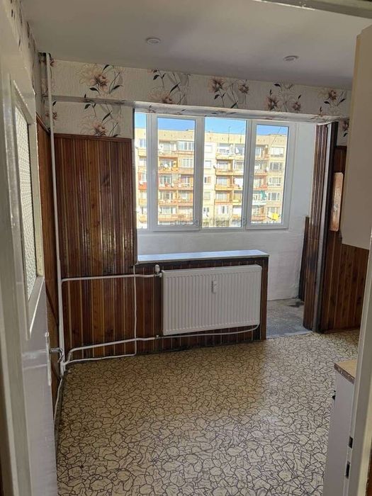 Продавам просторен 3-ст в кв. Мошино