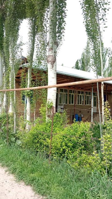 Uy sotiladi Toshkent viloyati parkent tumani Qirgiz aulda 5 xona