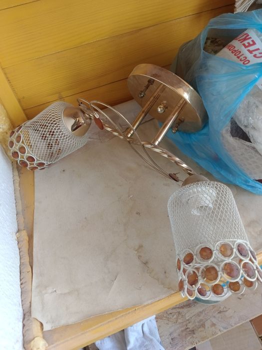 Люстры продам 2шт