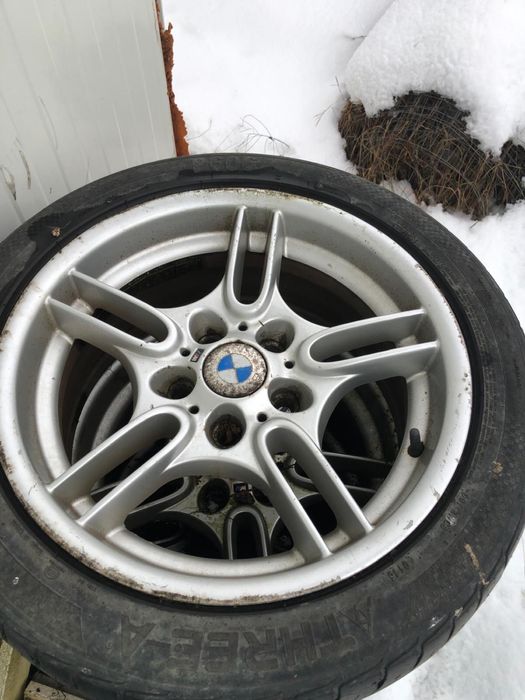 Vând 4 roți: jante aliaj originale BMW e39 cu cauciucuri de iarna