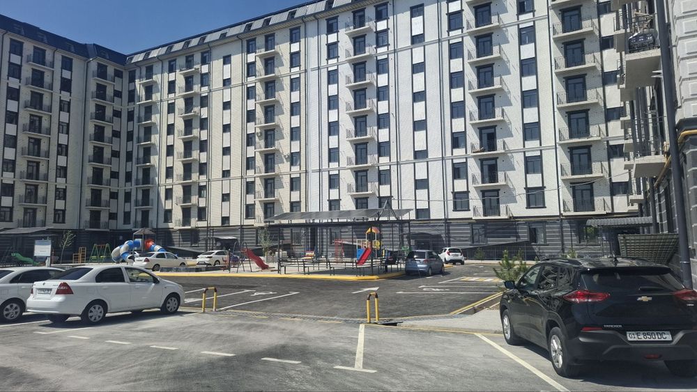 CHirchiq shahar karvon bozorini oldida 1 xonali  Uy sotiladi.