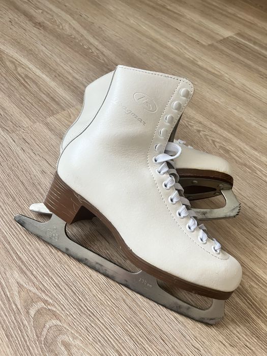 Коньки полупрофессиональные р-р 35