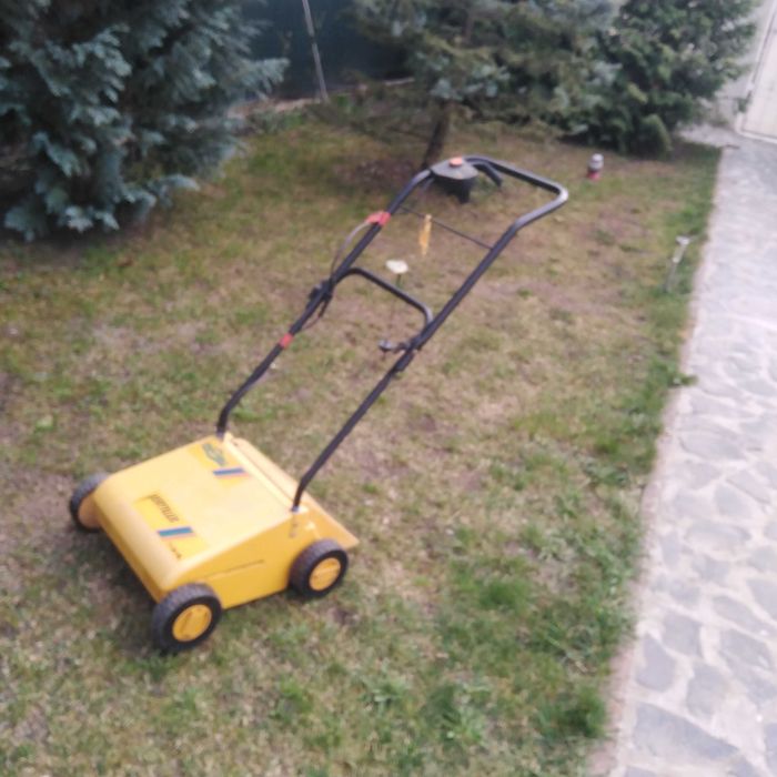 Scarificator electric pentru gazon