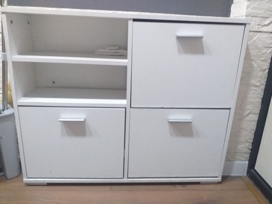 Продам обувницу, цвет белый, в хорошем состоянии.