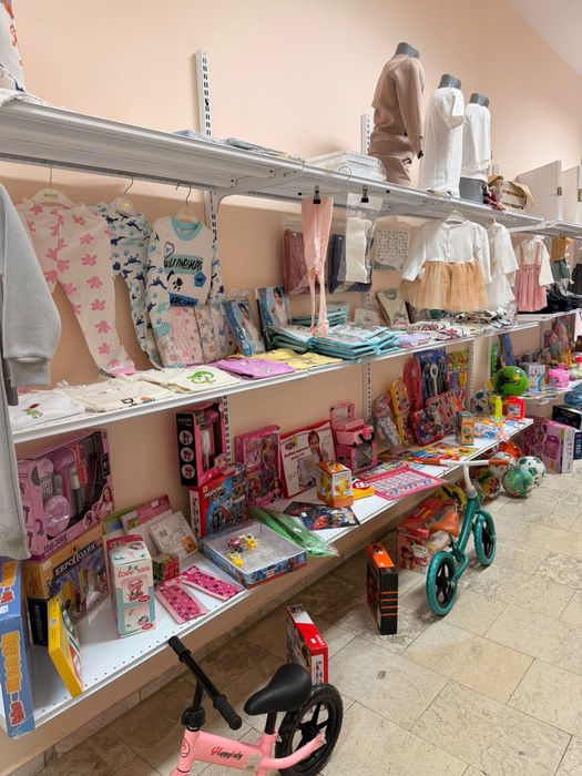 Детски дрехи и играчки