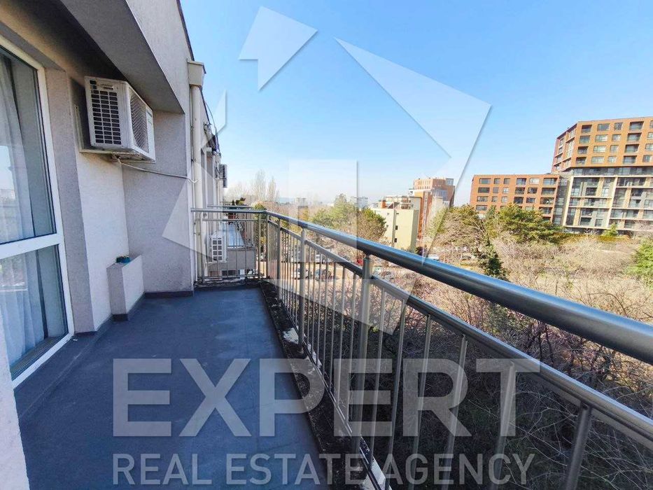 Слънчев двустаен апартамент с гараж в Бриз!