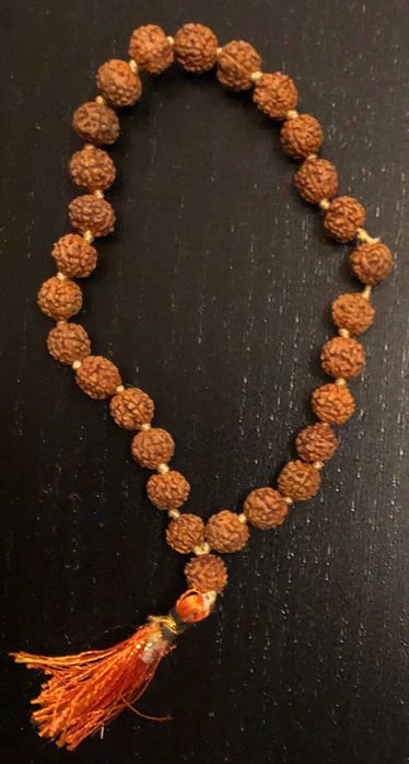 Продавам индийски броеници от рудракша, хималайски кристал и тулси