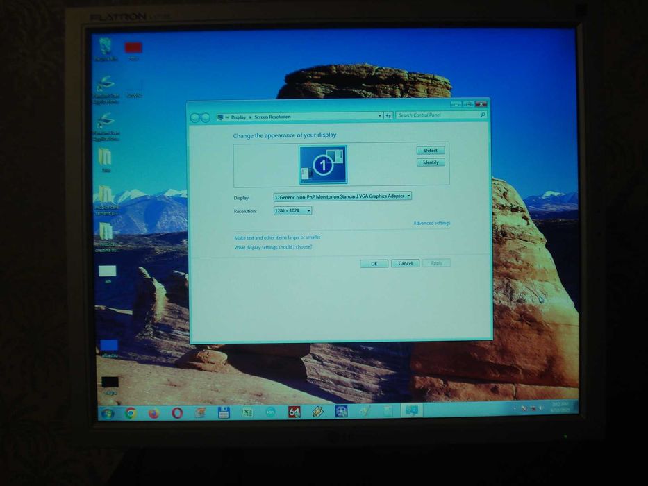 Monitor LCD marca LG Flatron L1718S 1280x1024 + cabluri